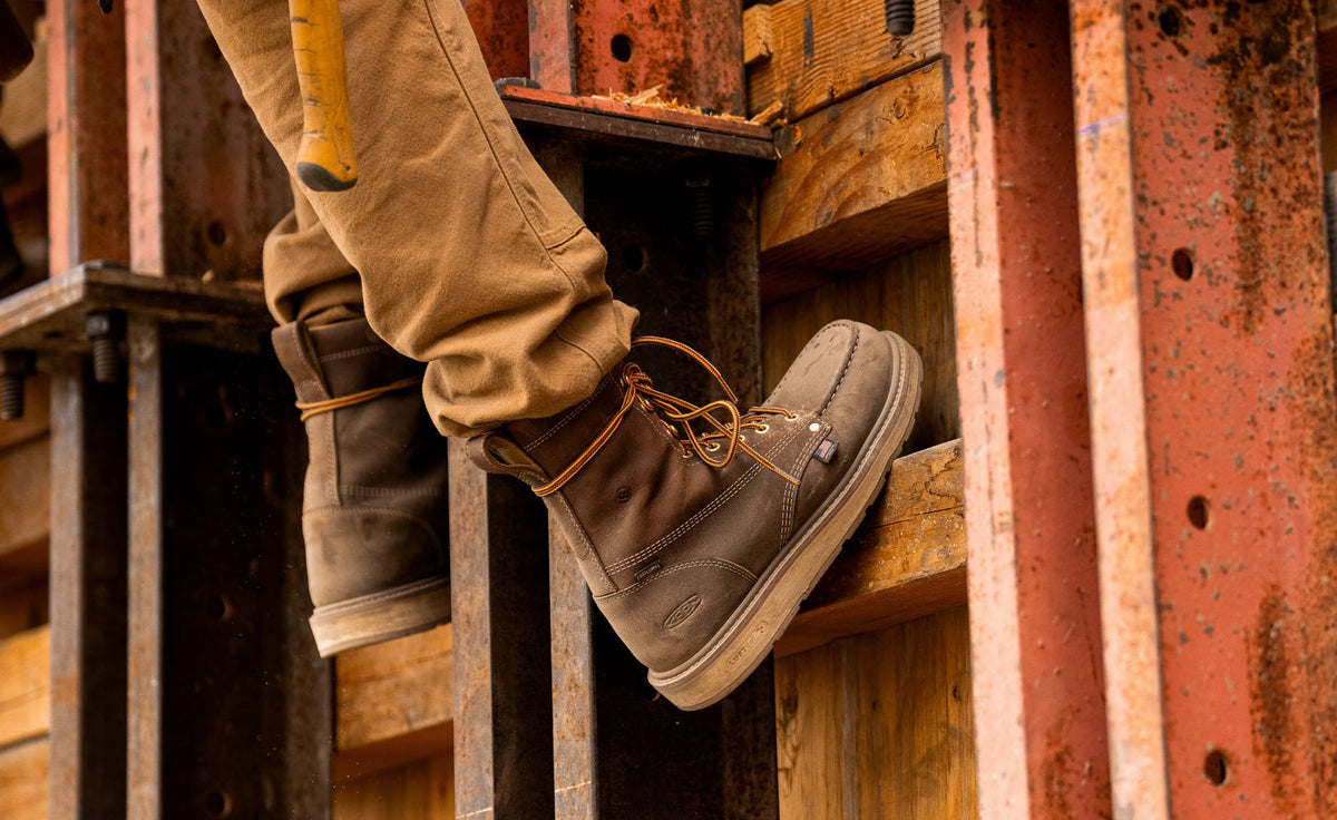 Men's Liberty 8" Waterproof Boot (Carbon Toe) Chestnut/Gum - Keen