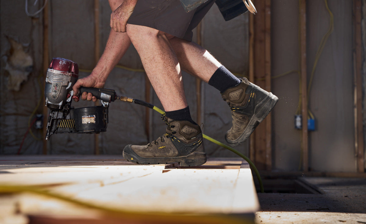 Men's Dover 6" Waterproof (Carbon Toe) Dark Earth/Black - Keen