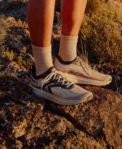 Men's Seek Trail Running Shoe Black/Sunset Sand - Keen