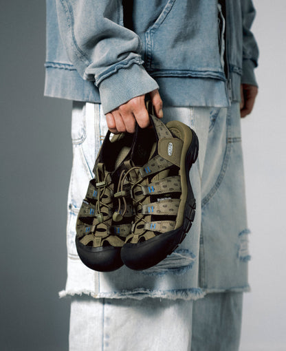 Men's Newport Retro Sandal x Études Studio Etudes Olive - Keen